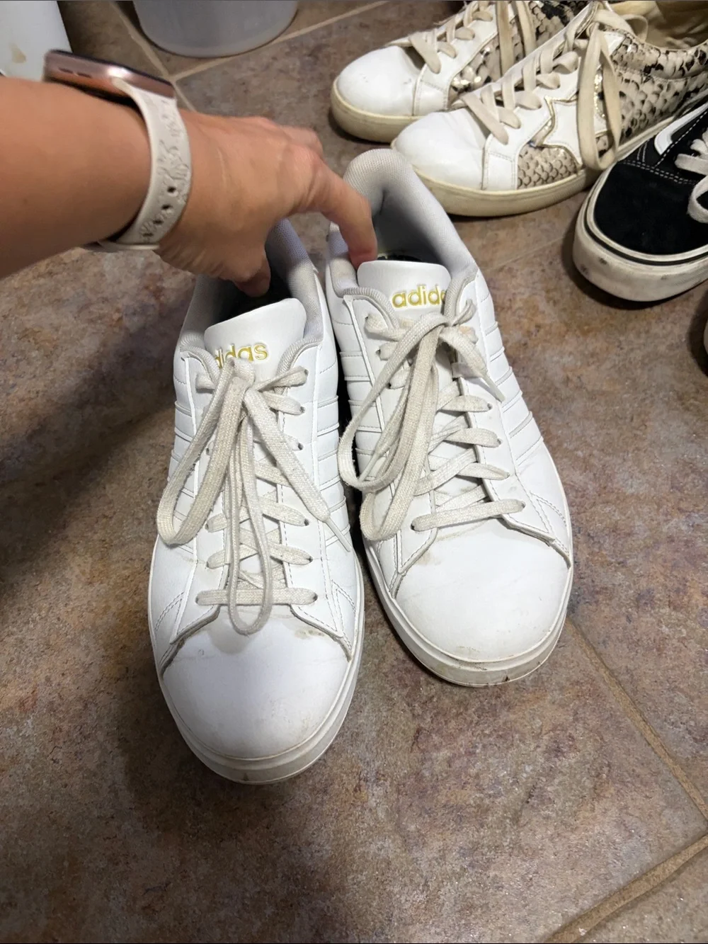 adidas White Low-Top Sneakers with Gold Logo and Yellow Insole
